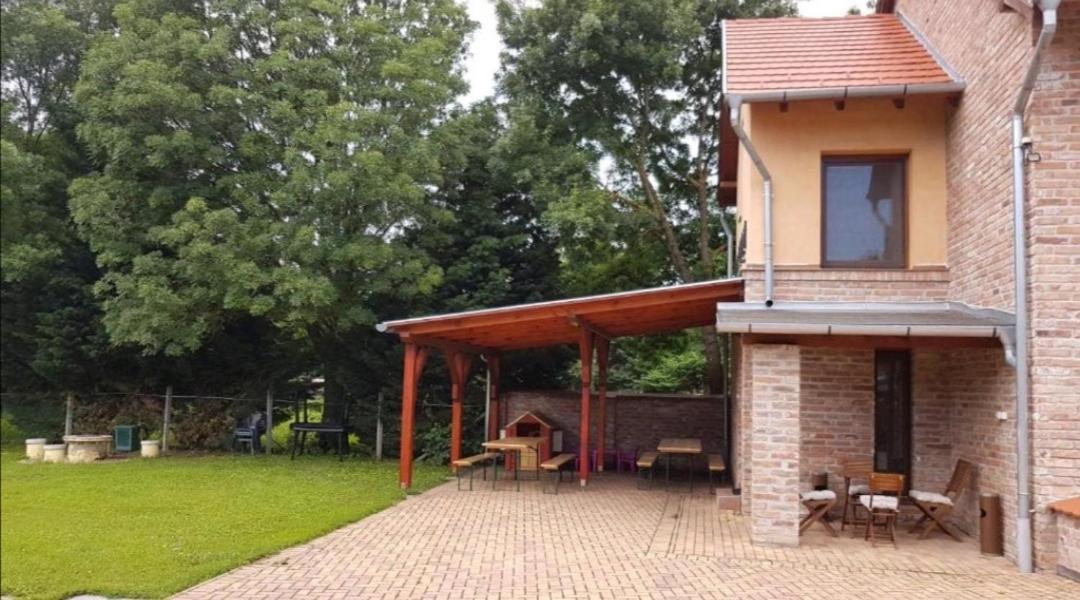 Niki Apartman Gyula Ngoại thất bức ảnh