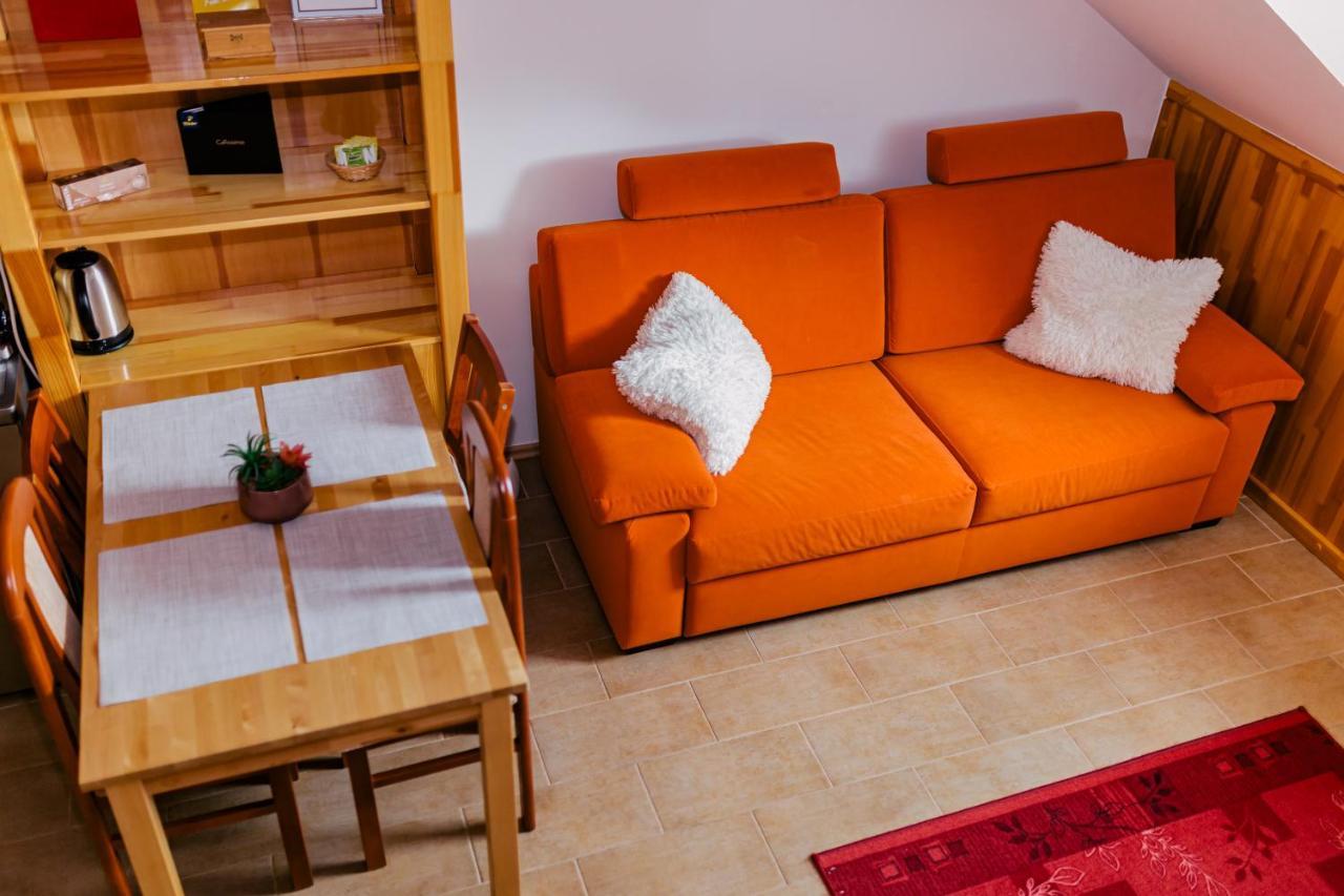 Niki Apartman Gyula Ngoại thất bức ảnh